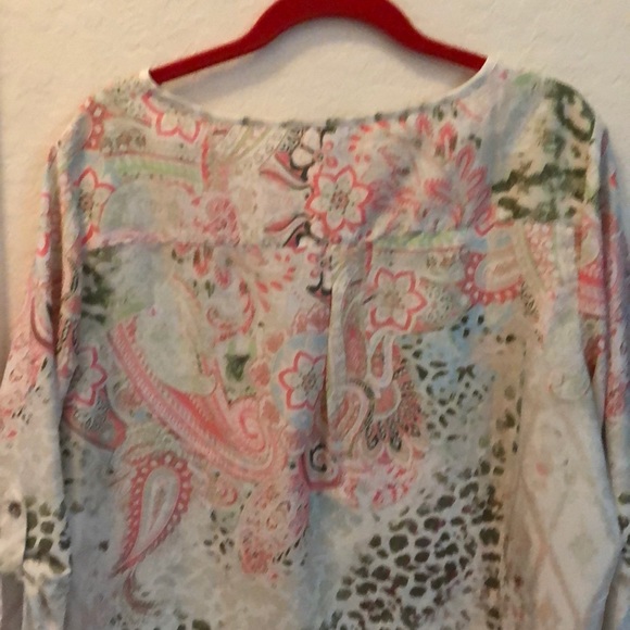 Size 2 Chico’s Floral Blouse, only worn once!! - Picture 3 of 5